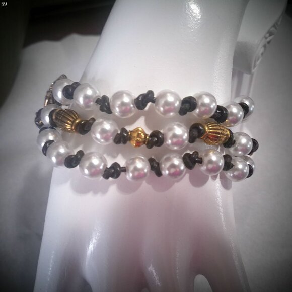 TRIPLE WRAP PEARL GLAM Black Leather Bracelet w/ Gold & White Pearl Beads 7 1/2" - Picture 2 of 4